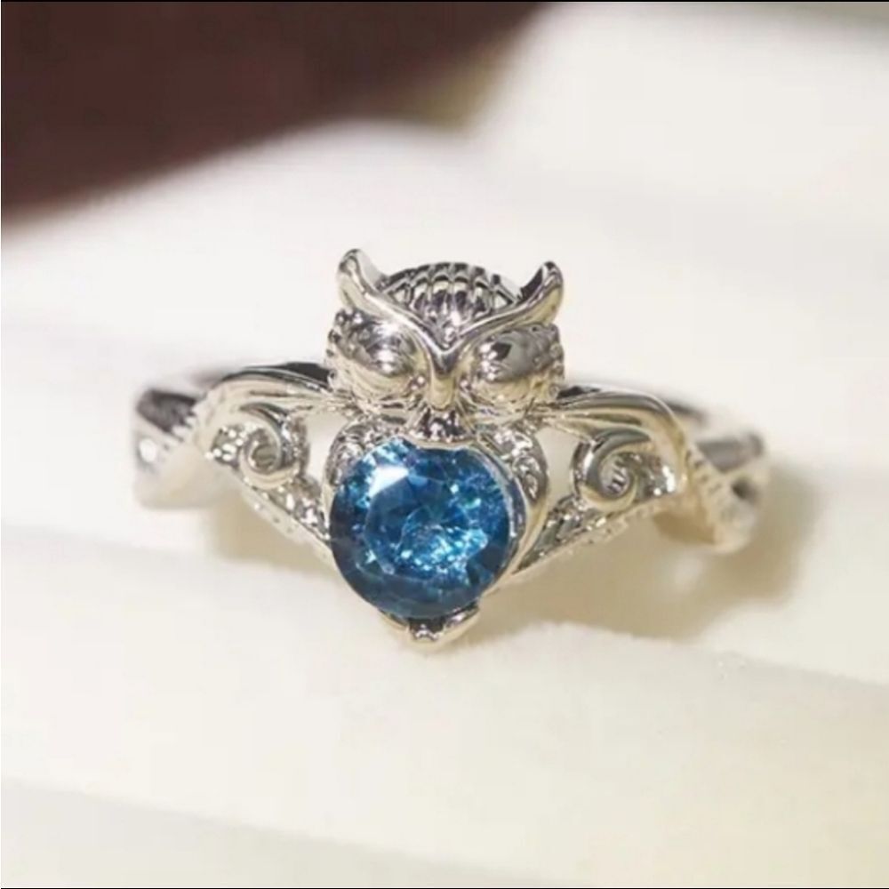 Ladies Chic Simulated Diamond Owl Ring sz 6
